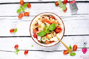 makaron-na-diecie-szybki-przepis-w艂oski-makaron-z-pomidorami-dietetycznie-fit