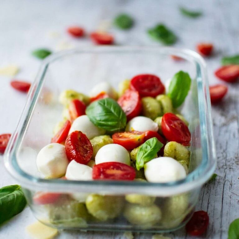 gnocchi z pesto i mozarellą