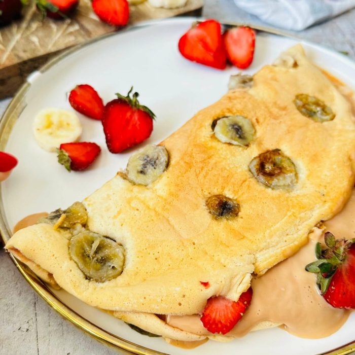 Cudownie sycący i słodki wysokobiałkowy omlet banoffe idealny na diecie